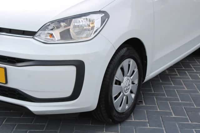 Volkswagen Up! (2019) thumbnail 3