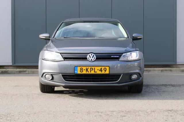 Volkswagen Jetta (2013) thumbnail 2