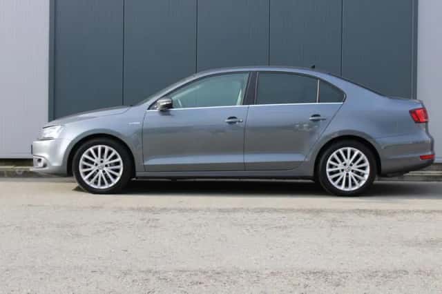 Volkswagen Jetta (2013) thumbnail 3