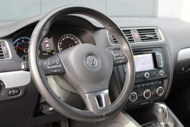 Volkswagen Jetta (2013) thumbnail 6