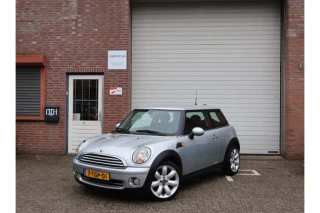 MINI Cooper (2009) thumbnail 1