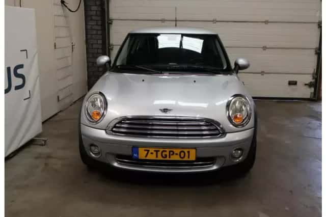 MINI Cooper (2009) thumbnail 2