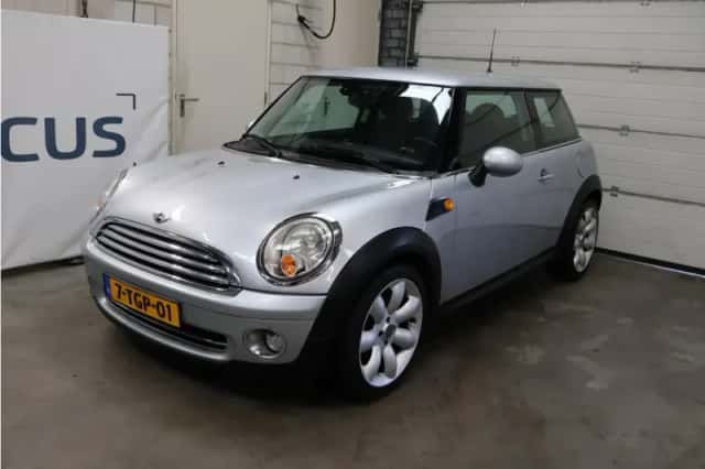 MINI Cooper (2009) thumbnail 3