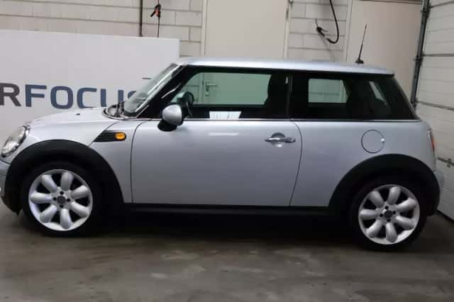 MINI Cooper (2009) thumbnail 4