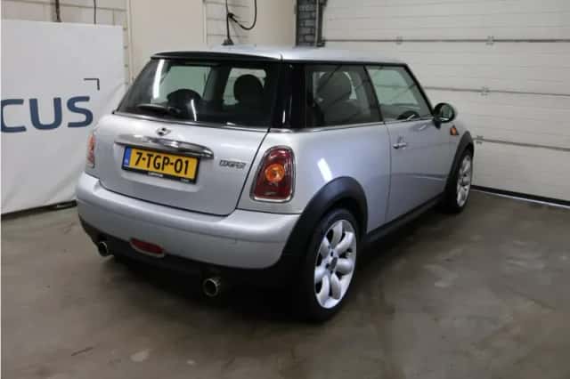 MINI Cooper (2009) thumbnail 6