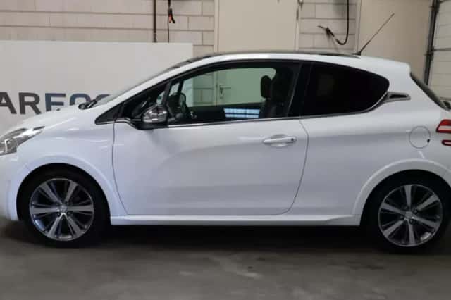Peugeot 208 (2014) thumbnail 4
