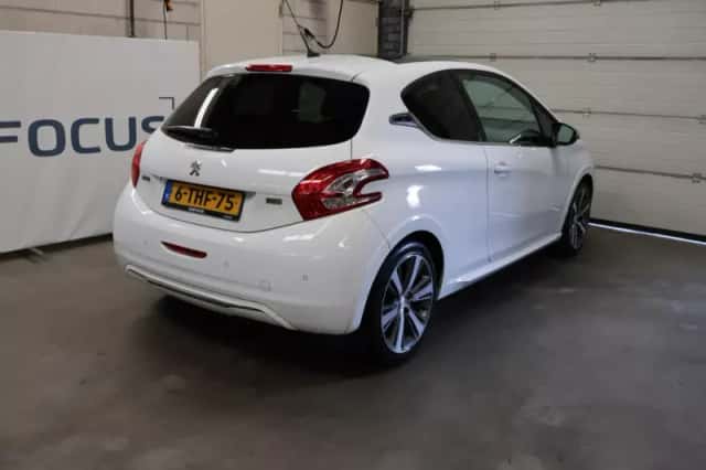Peugeot 208 (2014) thumbnail 6
