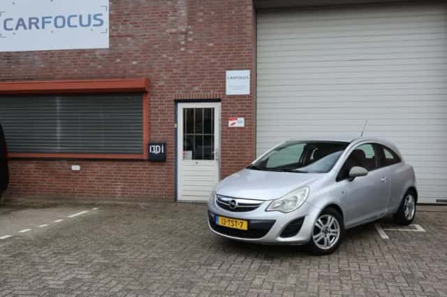 Opel Corsa (2012) thumbnail 1