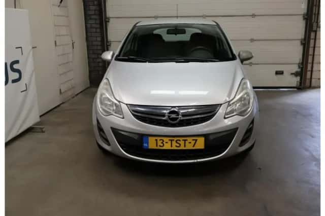 Opel Corsa (2012) thumbnail 2