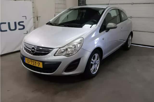 Opel Corsa (2012) thumbnail 3