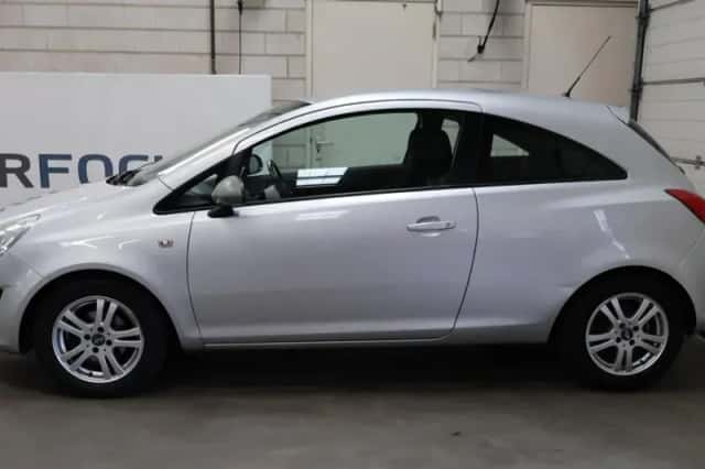 Opel Corsa (2012) thumbnail 4