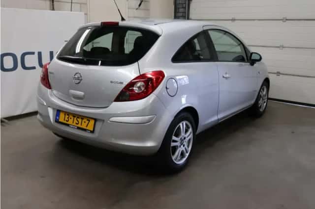 Opel Corsa (2012) thumbnail 6