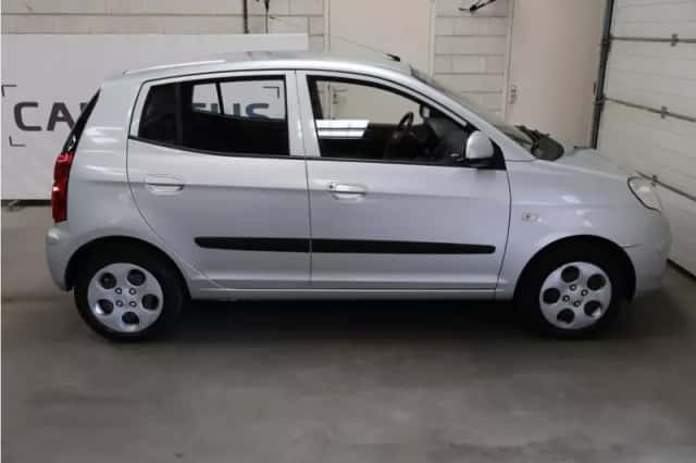 Kia Picanto (2011) thumbnail 5
