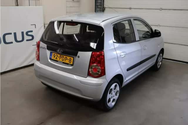 Kia Picanto (2011) thumbnail 6