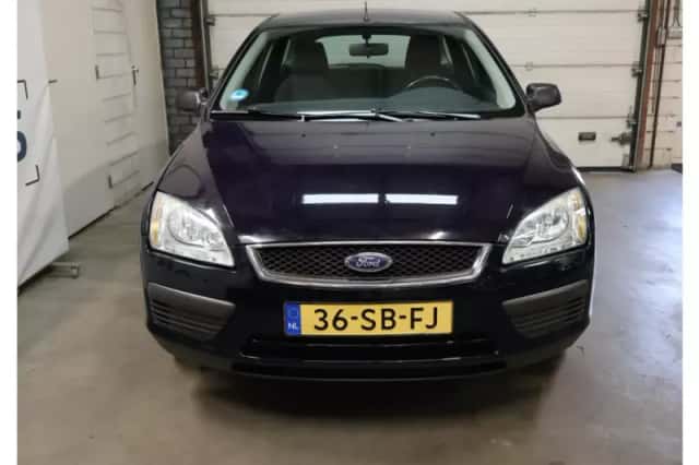 Ford Focus (2005) thumbnail 2