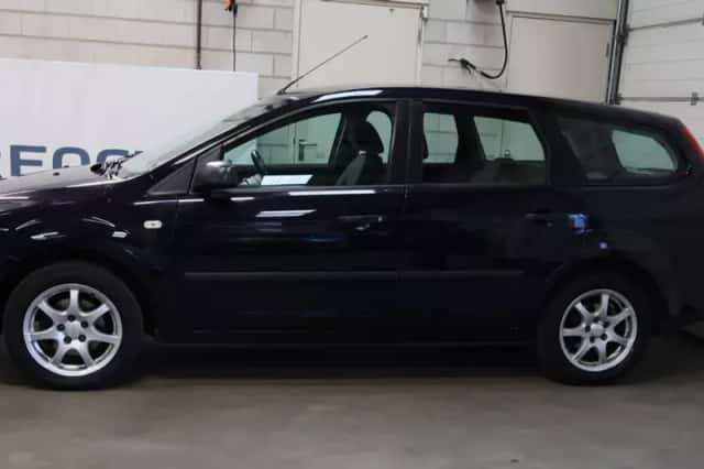 Ford Focus (2005) thumbnail 4