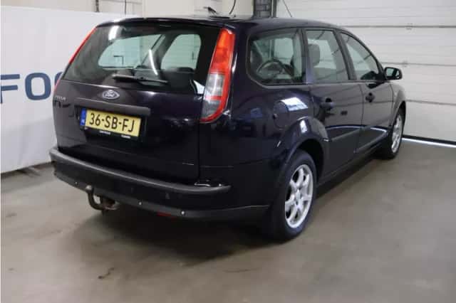 Ford Focus (2005) thumbnail 6