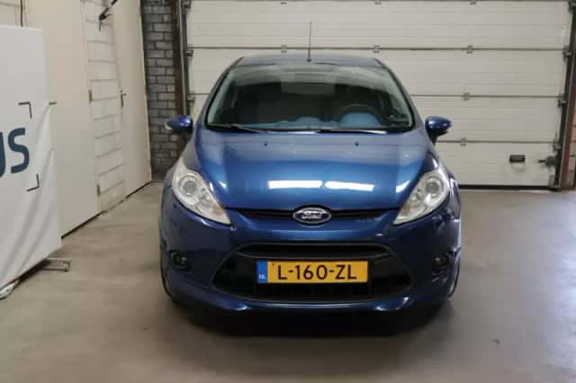Ford Fiesta (2010) thumbnail 2