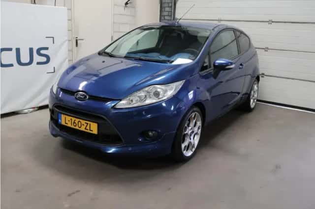 Ford Fiesta (2010) thumbnail 3