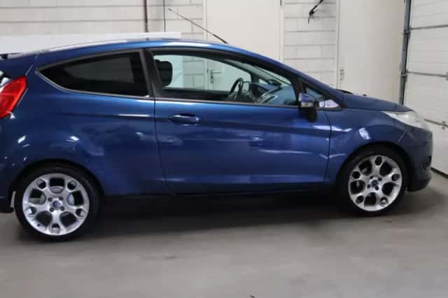 Ford Fiesta (2010) thumbnail 5