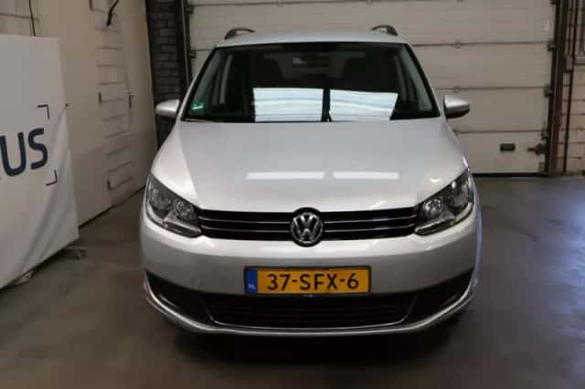 Volkswagen Touran (2011) thumbnail 2