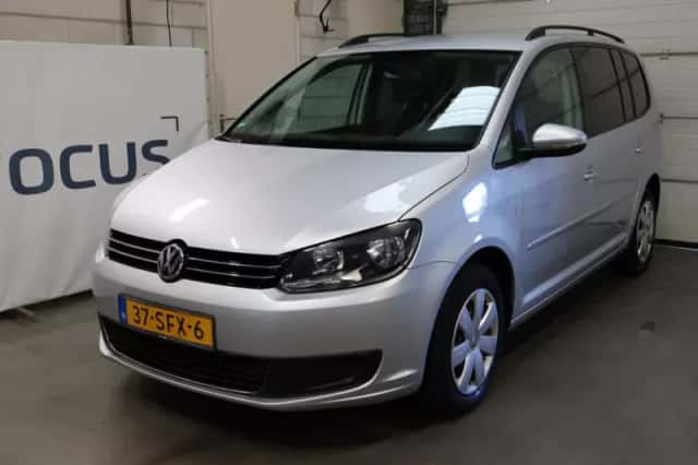 Volkswagen Touran (2011) thumbnail 3