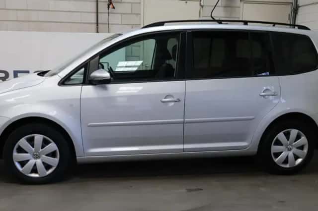 Volkswagen Touran (2011) thumbnail 4