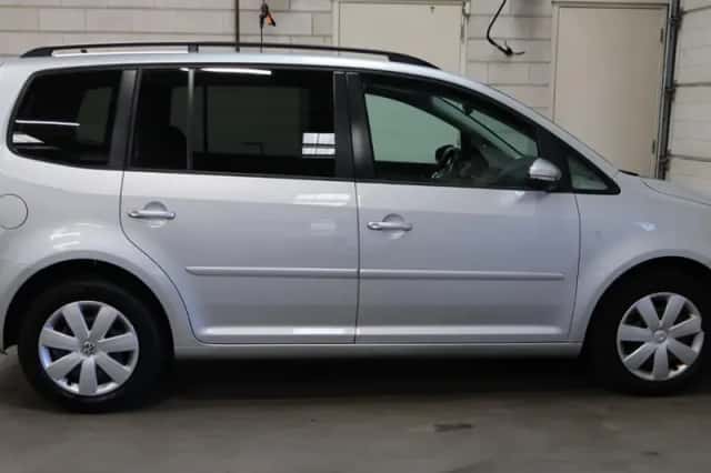 Volkswagen Touran (2011) thumbnail 5