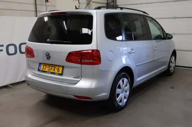 Volkswagen Touran (2011) thumbnail 6