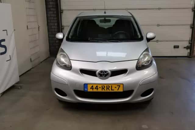 Toyota Aygo (2011) thumbnail 2