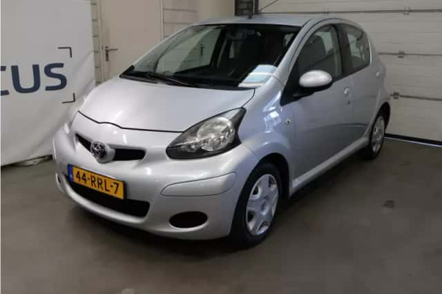 Toyota Aygo (2011) thumbnail 3