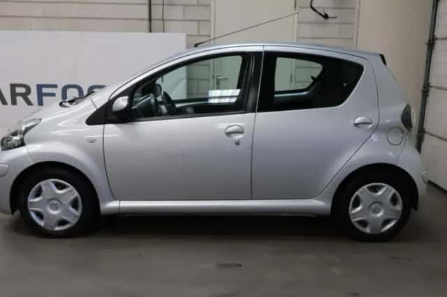 Toyota Aygo (2011) thumbnail 4