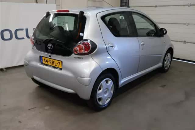 Toyota Aygo (2011) thumbnail 6