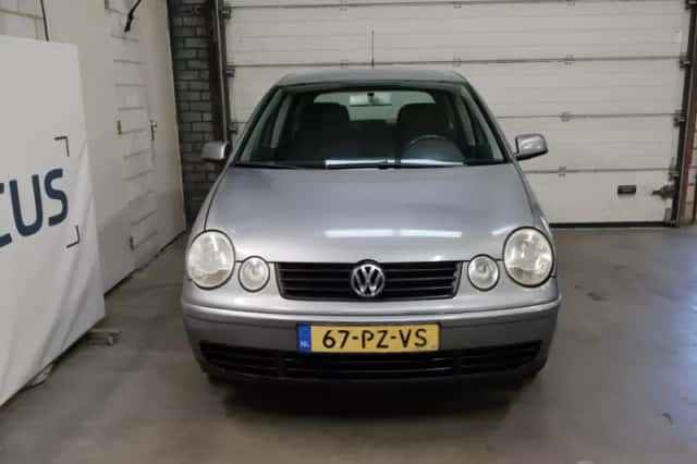 Volkswagen Polo (2005) thumbnail 2