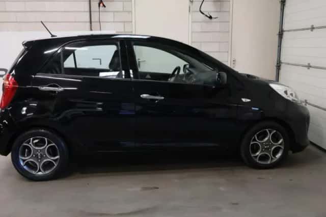 Kia Picanto (2016) thumbnail 5