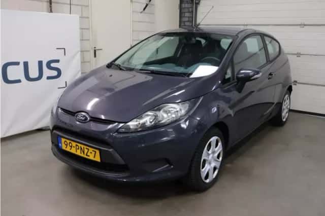 Ford Fiesta (2011) thumbnail 3