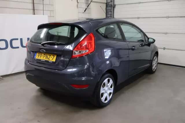 Ford Fiesta (2011) thumbnail 6