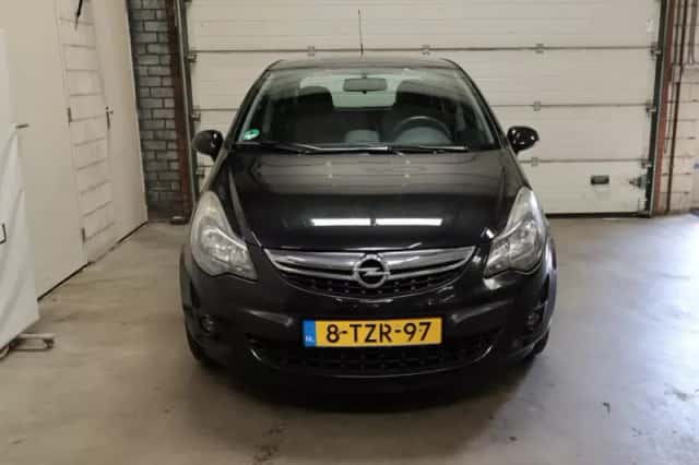 Opel Corsa (2014) thumbnail 2