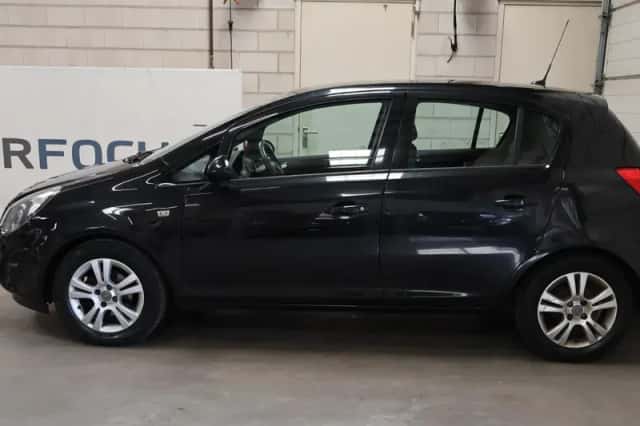 Opel Corsa (2014) thumbnail 4