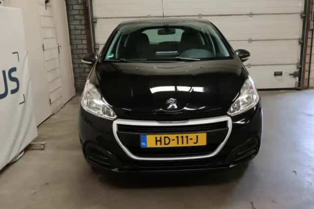 Peugeot 208 (2015) thumbnail 2