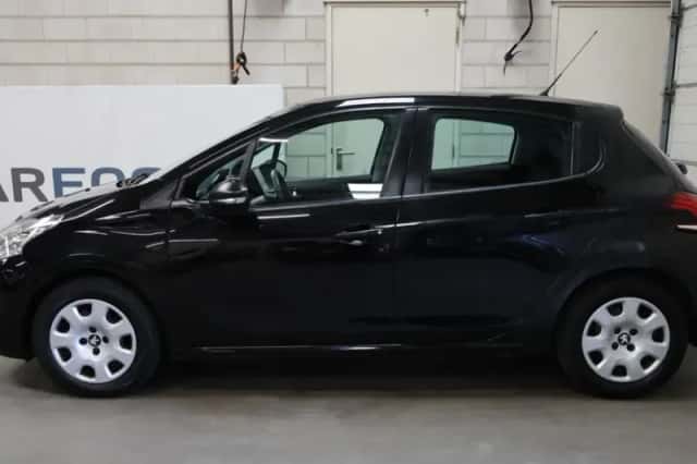 Peugeot 208 (2015) thumbnail 4