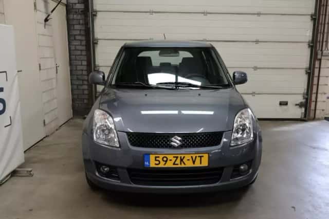Suzuki Swift (2008) thumbnail 2