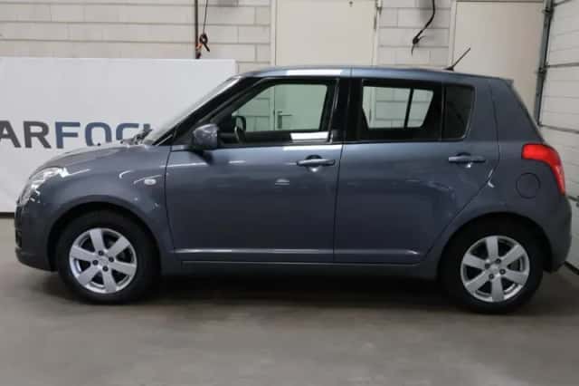 Suzuki Swift (2008) thumbnail 4