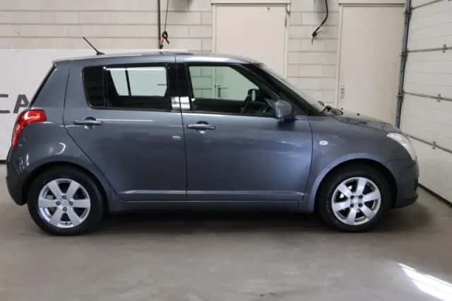 Suzuki Swift (2008) thumbnail 5