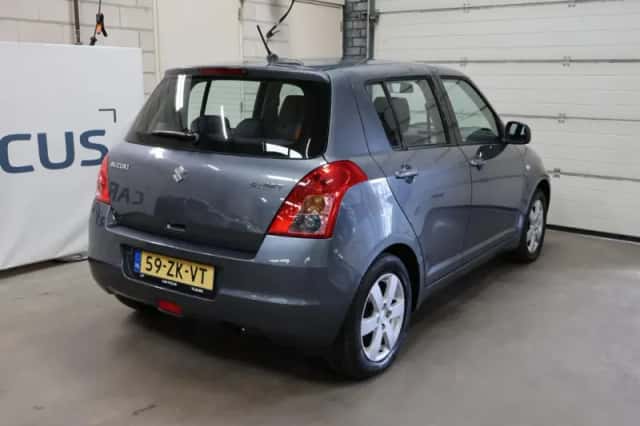 Suzuki Swift (2008) thumbnail 6