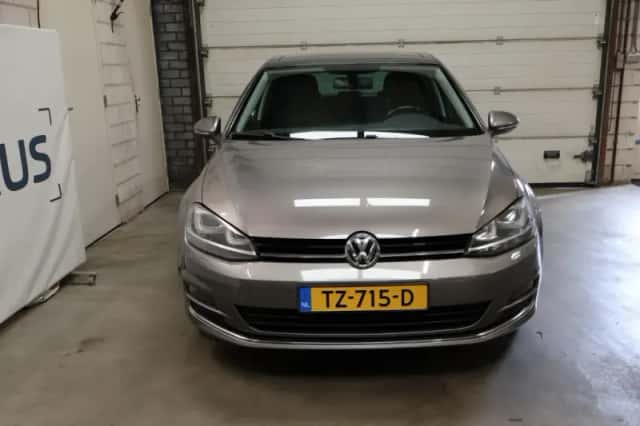 Volkswagen Golf (2015) thumbnail 2