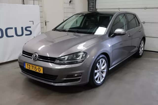 Volkswagen Golf (2015) thumbnail 3