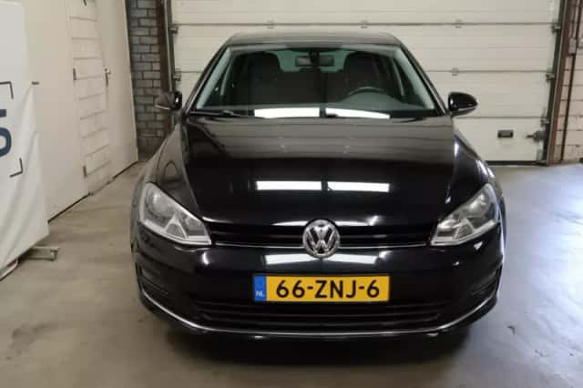Volkswagen Golf (2013) thumbnail 2