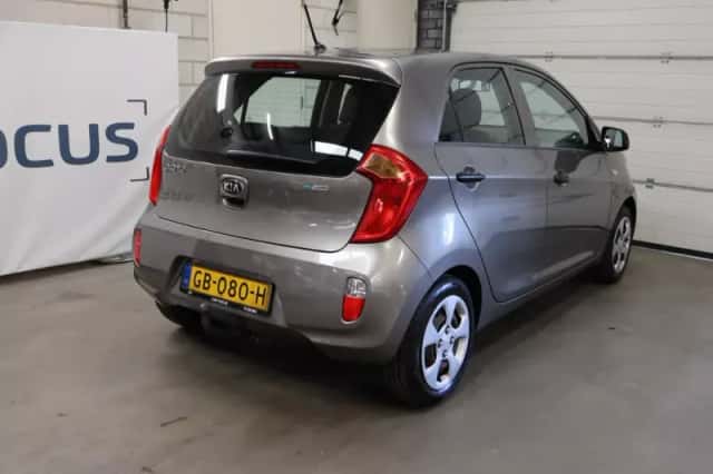 Kia Picanto (2015) thumbnail 6