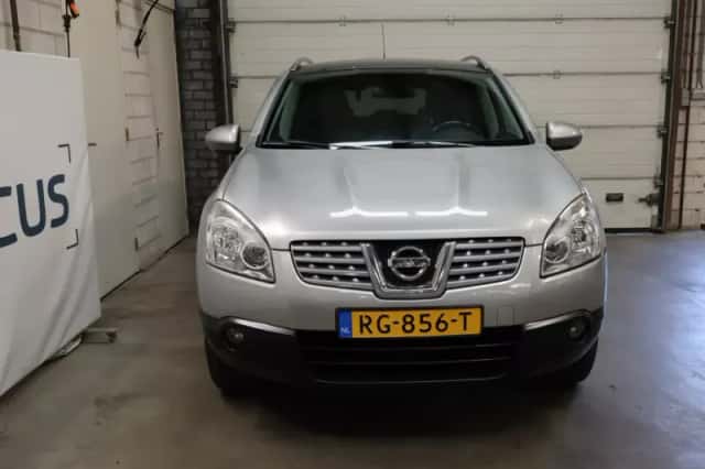 Nissan Qashqai (2009) thumbnail 2